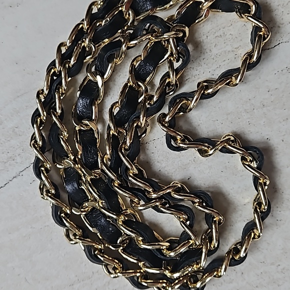 NWT Valentino Bella Logo Black Leather Crossbody Bag Gold Chain Tassel - Picture 6 of 9